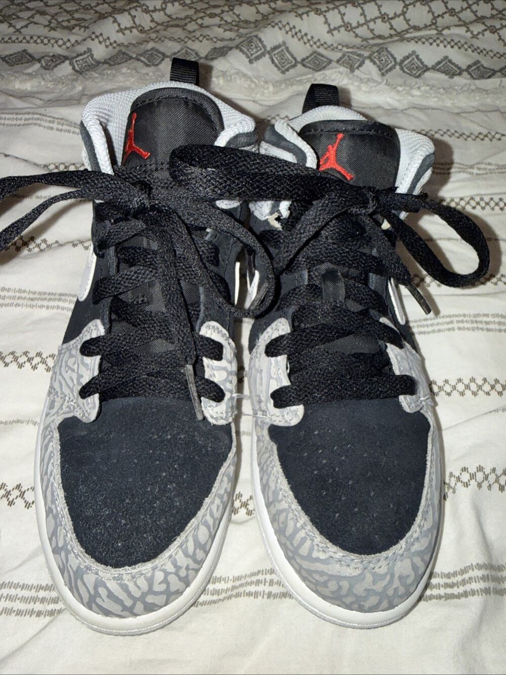 Nike Air Jordan 1 Mid SE Boys Size 2Y Black Athletic Shoes Sneakers EUC